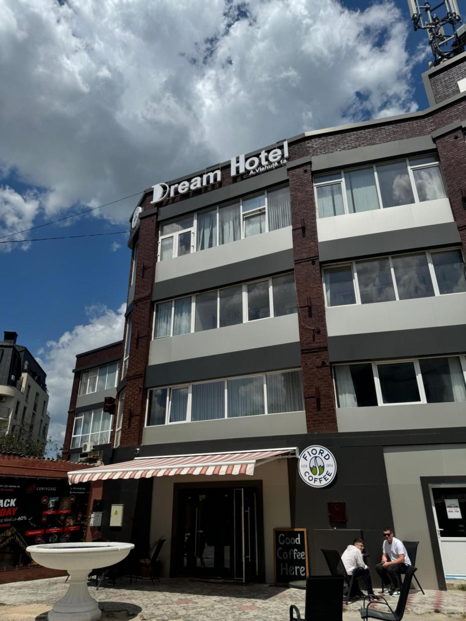 Dreamhotel Kischinau Exterior foto